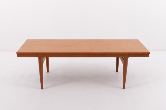 Image 1 of Mesa de centro danesa moderna de teca de la década de 1960