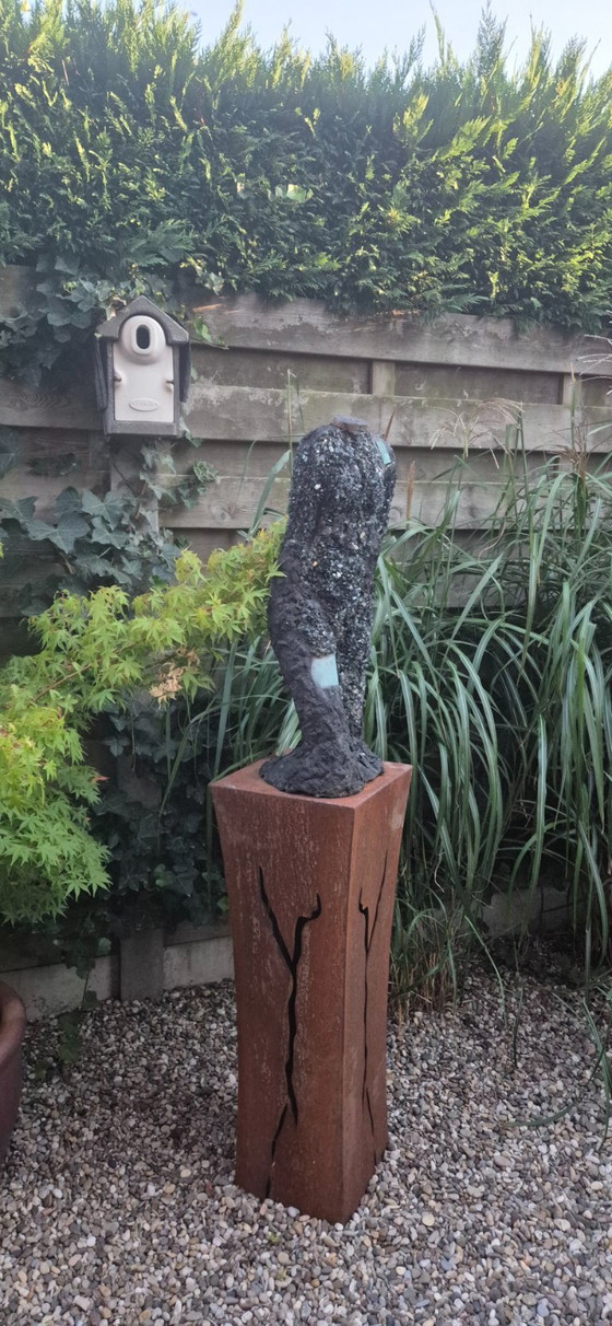 Shattered - sculpture of glass, cement and copper (photo 4 of 10)