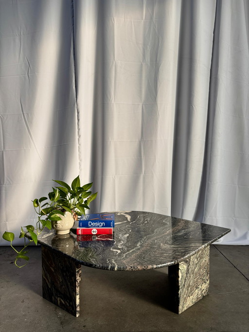 Cipolino ondulato 'teardrop' coffee table 