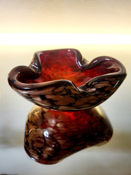 Image 1 of Ciotola di Murano, design organico in vetro di Murano rosso con foglia d'oro 24 carati, Italia