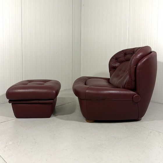 Image 1 of Fauteuil lounge et repose-pieds en cuir bordeaux français, style Space Age, années 1970
