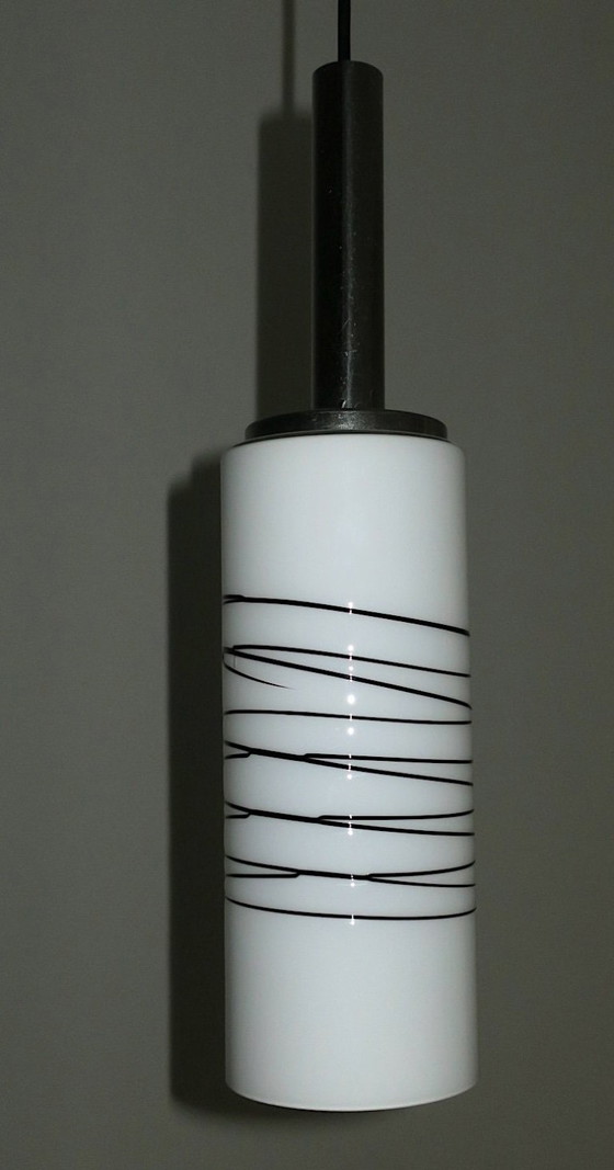 Image 1 of Lampada a sospensione in vetro lattimo opalino italiano con sovrapposizione, anni '60