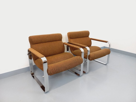 Image 1 of Een paar vintage Eero Aarnio fauteuils voor Framac, uitgevoerd in stof en chroom, uit de jaren 60 en 70.
