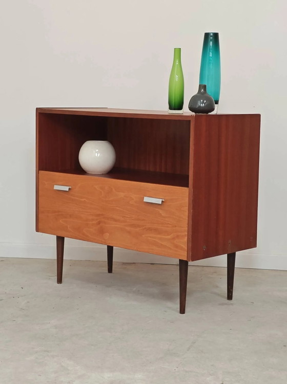 Piccola credenza in legno degli anni '70. – Armadi contenitori, Wood, Vintage (photo 15 of 18)