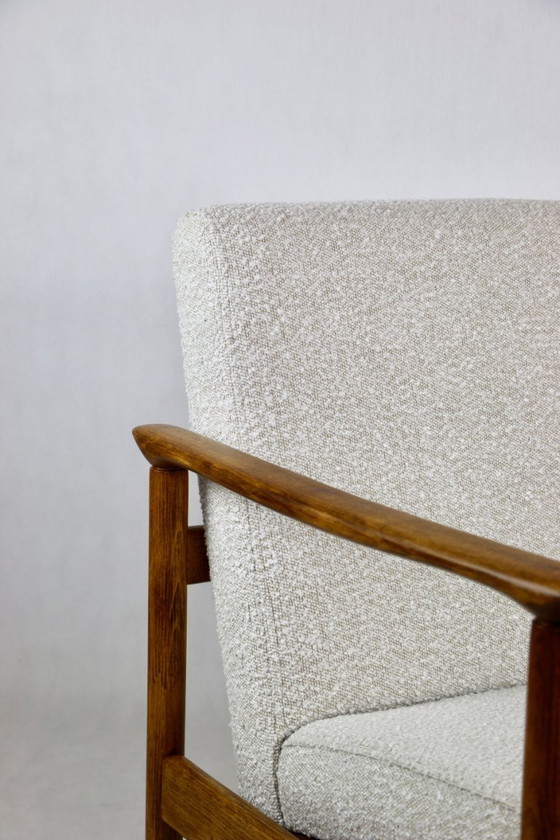 Image 1 of Poltrona GFM-142, design di Edmund Homa degli anni '70, bouclè bianco avorio - 2 pezzi disponibili