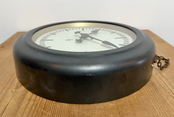 Image 1 of Reloj de pared industrial negro de Siemens, década de 1930.