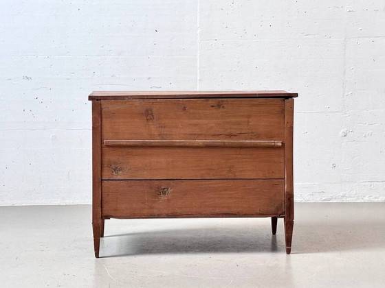 Antike klassizistische Kommode mit drei Schubladen, frühes 20. Jahrhundert – Kommoden, Wood, Vintage (photo 3 of 16)