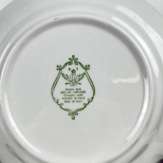 Image 1 of Set van 6 Italiaanse dessertbordjes met een Engels design en een rood patroon.