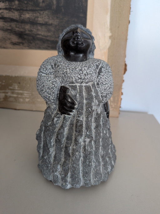 Sculpture originale shona « Dame fière » – Signée par Aron Kapembeza