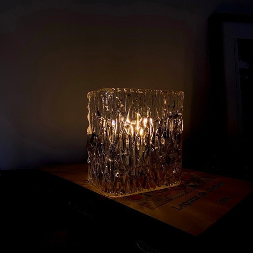 Antike Wandleuchte aus dickem, strukturiertem Glas