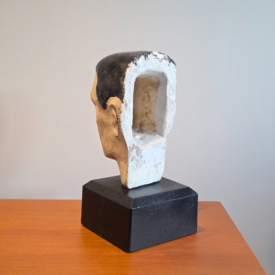 Image 1 of Testa in gesso vintage su base di cemento – oggetto scultoreo – circa 39 cm di altezza - busto vintage