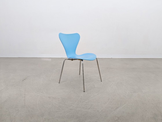 Image 1 of Fritz Hansen Series 7 Chair Light Blue 3107 Chair Arne Jacobsen