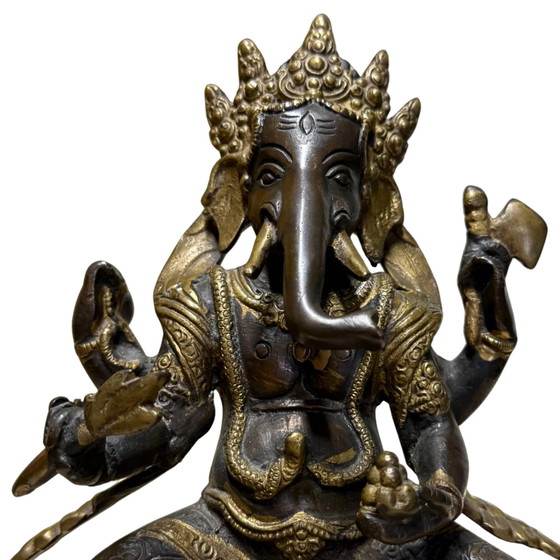 Estatua de Ganesha de Bronce con Base de Loto – Estilo Nepalí – Bronce Pesado con Acentos Dorados – 20.6 cm (photo 9 of 9)