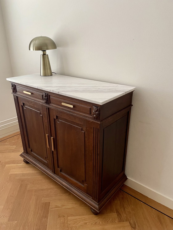 Buffet bas vintage en chêne massif – Wood, Marble (photo 9 of 9)