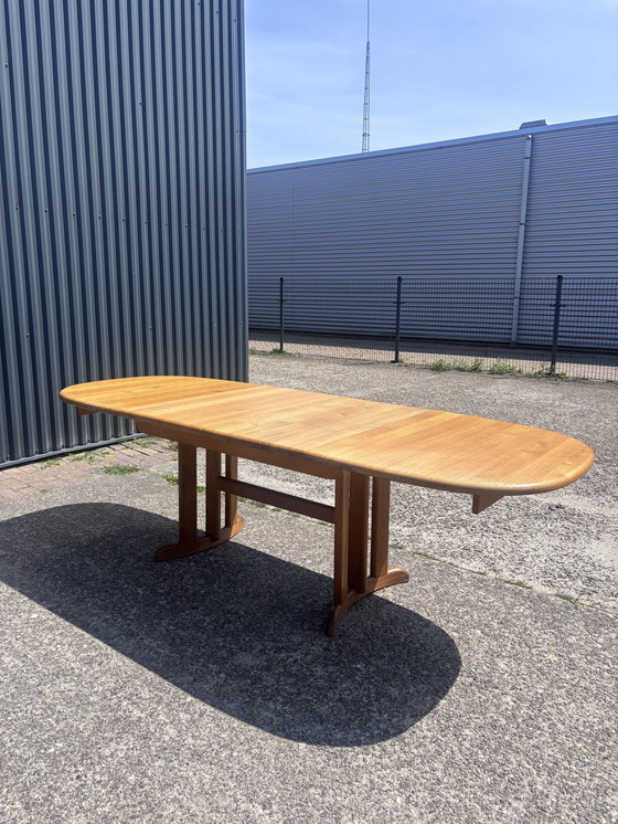 Image 1 of Vintage oak dining table extendable solid
