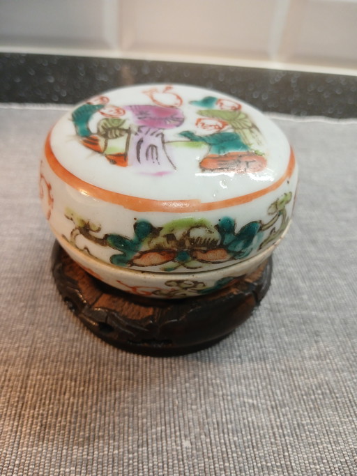 Juego de 4 piezas de porcelana china, período Daoguang, principios del siglo XIX, Famille Rose, estilo (photo 2 of 14)