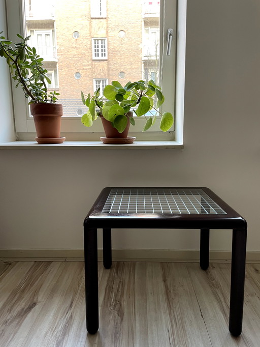 Table d'appoint postmoderne en bois avec plateau grillagé en verre