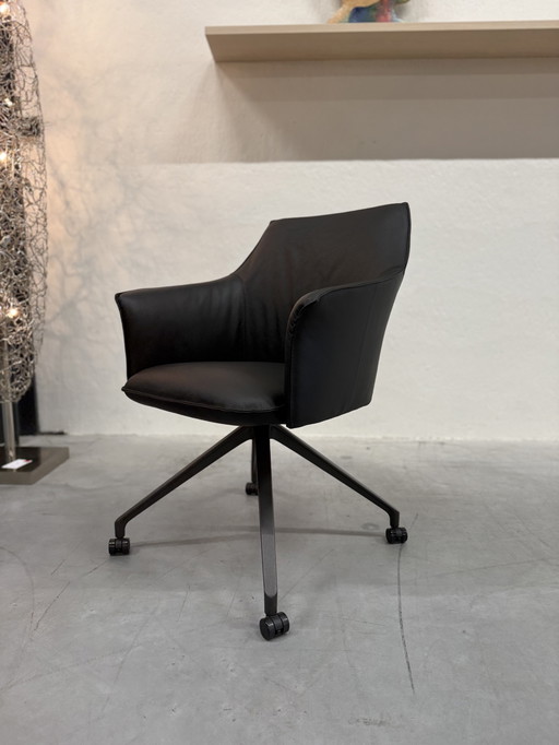 Leolux Mara Twist dining chair black leather