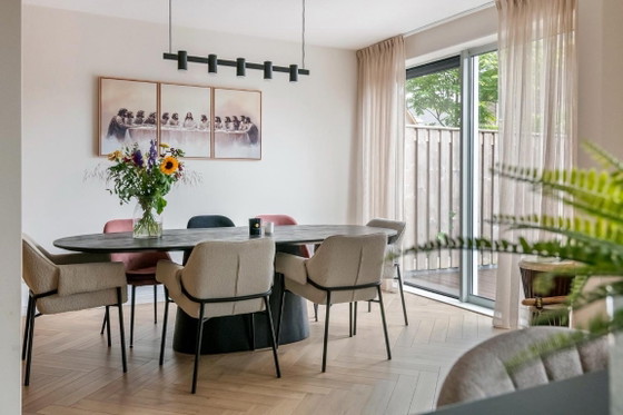 Black Oval Dining Table Aron by Eleonora from the Eijerkamp Collection – Eleonora Eijerkamp Collection, Wood (photo 5 of 5)