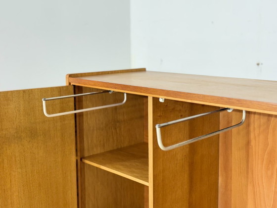 Image 1 of Armadio per la biancheria vintage / Armadio di metà secolo / Armadio in legno