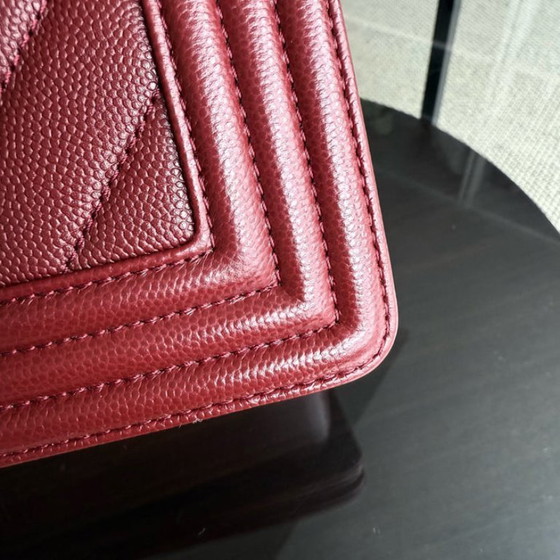 Image 1 of Chanel Boy Medium - Caviar 25CM Chevron Bordeauxrood Donkerrood Ruthenium Zilveren Hardware Serie 24