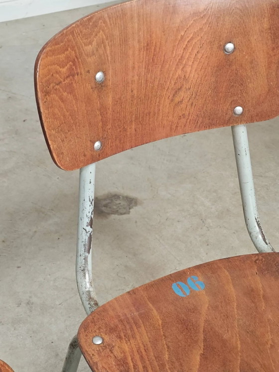Set of 3 Czech school chairs in metal and wood. – Dining chairs, Industrieel (photo 6 of 11)