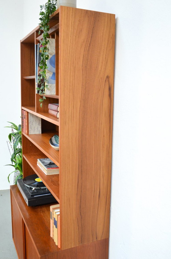 Image 1 of Credenza alta vintage in teak, mobile da terra Hundevad in stile danese di metà secolo