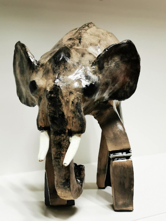 Image 1 of Elefante