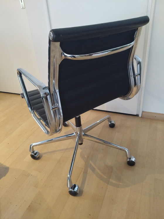 Image 1 of Gay Aulenti (Pipistrella) office chair