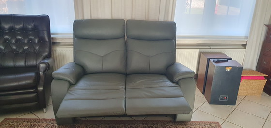 Image 1 of Divano a due posti in pelle di bufalo verde con funzione relax manuale