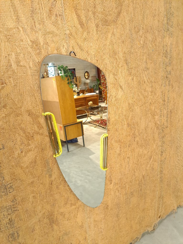 Spiegel mit gelben Kunststoffdetails | Spiegel gebraucht