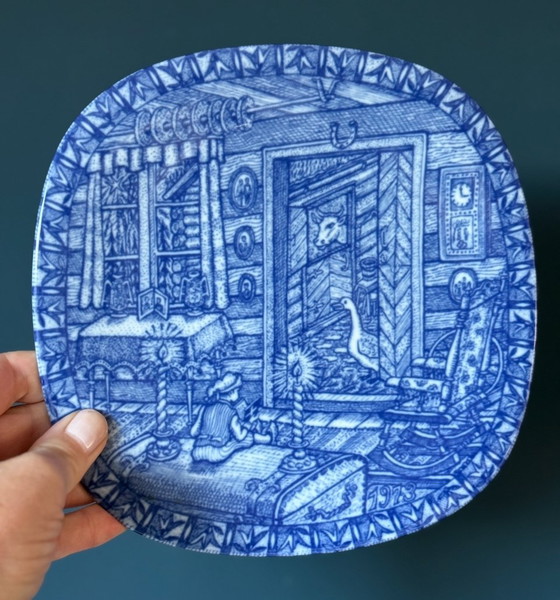 Image 1 of Rörstrand Julen set of 8 Gunnar Nylund plates