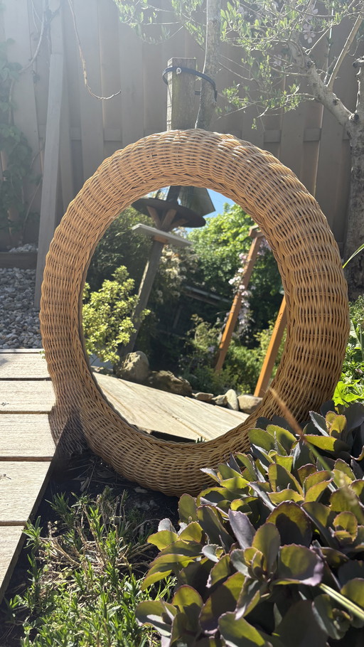 Großer runder geflochtener Wandspiegel aus Rattan