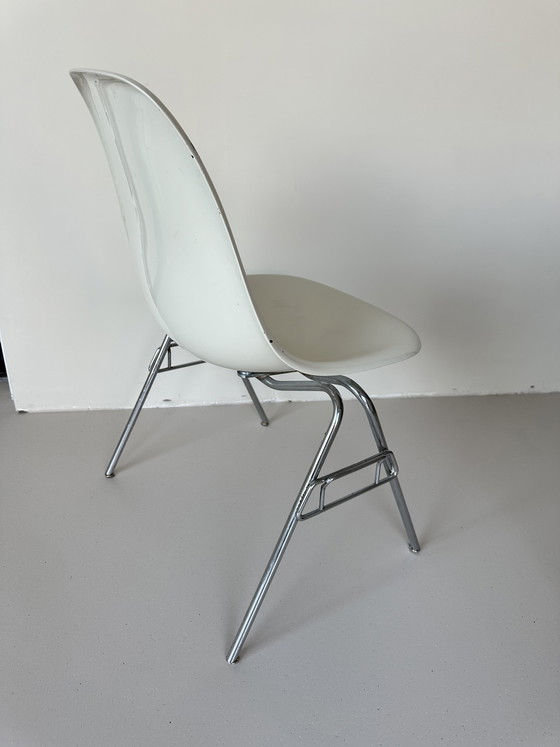 Image 1 of 6x Herman miller Eames DSR Fiberglass kuip stoelen stapelbaar