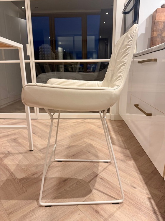 Leya Bar Armchair Low Sgabello da bar Freifrau Manufaktur, Sgabelli da bar, Pelle, Metallo, Crema, Modern (foto 3 di 5)