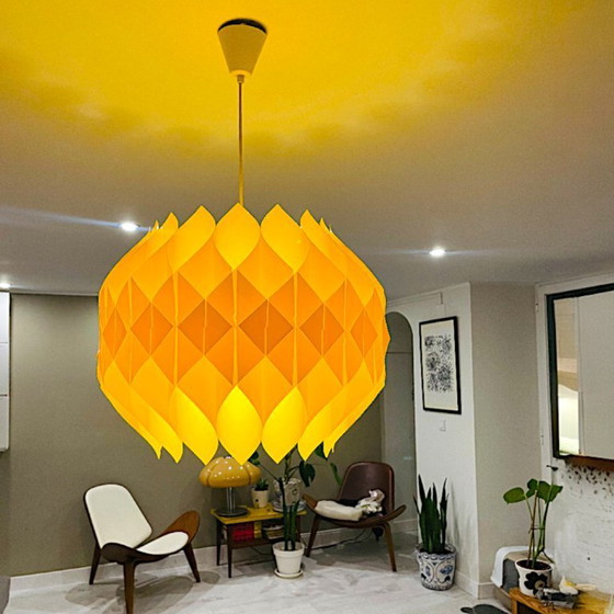 Image 1 of Grande lampe suspendue en acrylique jaune de Bonita, années 1960