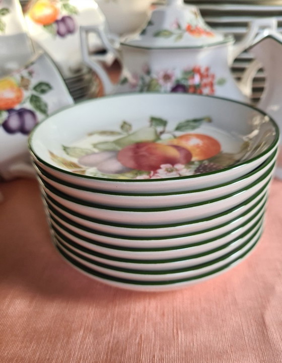 Image 1 of Servizio da tè e torta alla frutta fresca Johnson Brothers England con piatto da portata e petit four.