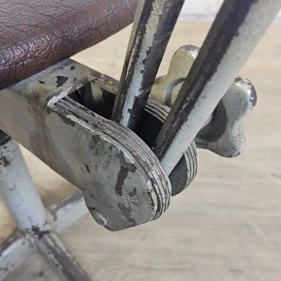 Image 1 of Sedia da ufficio industriale regolabile in Skai/metallo vintage (anni '40) sedia da scrivania industriale regolabile