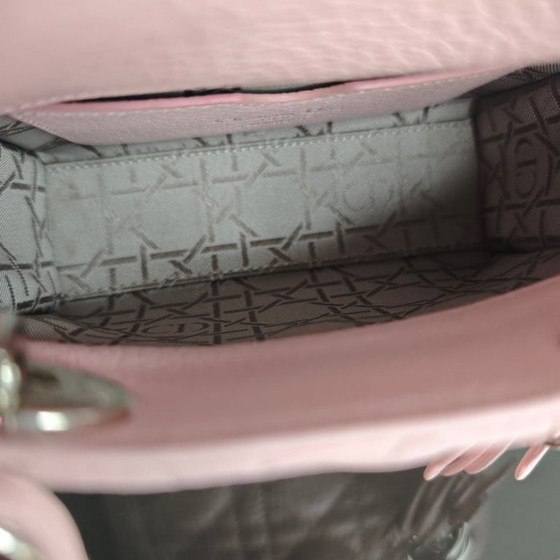 Image 1 of Dior Lady Micro - Cannage Caviar Rosa Chiaro Dettagli Rosa Cinturino Regolabile