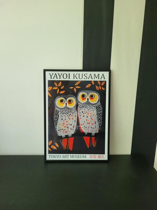 Estampe originale de Yayoi Kusama représentant deux hiboux.