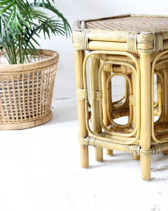 Bamboo & Raffia Hexagonal Nesting Tables, 1960s, Set of 3 – Side tables, Vintage (photo 2 of 6)