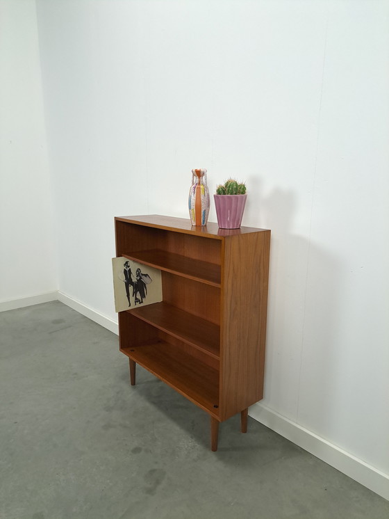 Image 1 of Bibliothèque en placage de noyer Armoire LP avec étagères No. 1