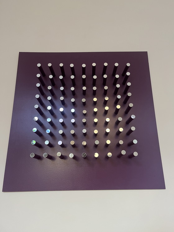 Image 1 of Kunstwerk des Weltraumzeitalters in der Stadt