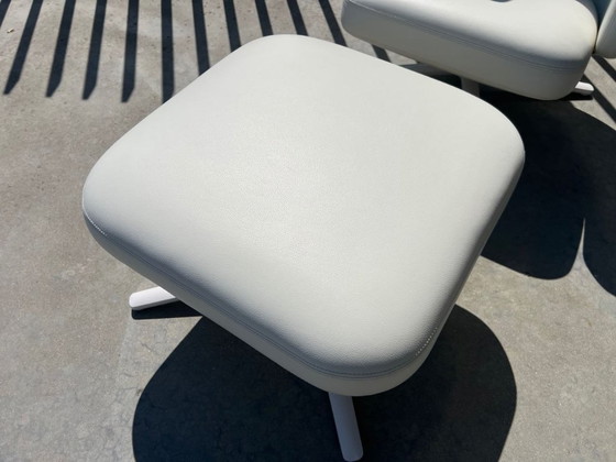 Image 1 of Vitra Grand repos met ottoman
