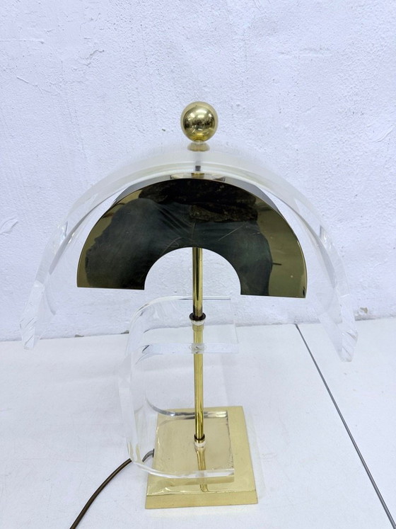 Lampe de table de style Hollywood Regency en acrylique et métal plaqué or, design années 70/80 – Plexiglass (photo 11 of 15)