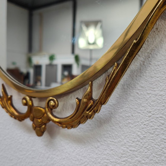 Image 1 of Vintage Goudkleurige Ovale spiegel kuifspiegel schouwspiegel. Koper 