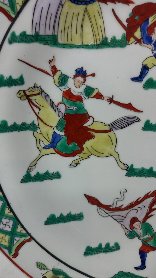 Piatto cinese in porcellana dipinto a mano