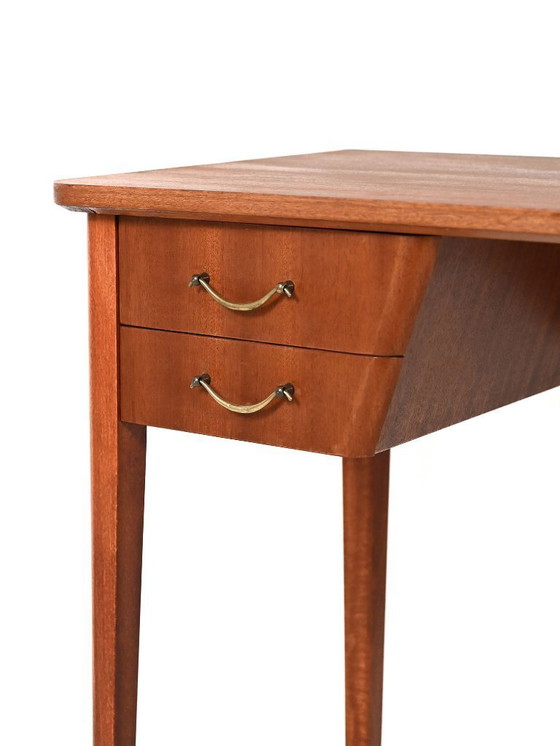 Image 1 of Scrivania scandinava in mogano con maniglie in ottone