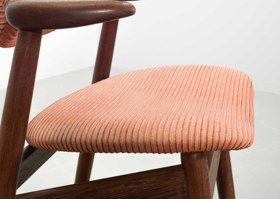 Image 1 of Authentieke Cowhorn Tijsseling eetkamerstoelen met wengé houten frame en steenrode bekleding door Hulmefa - Set van 4