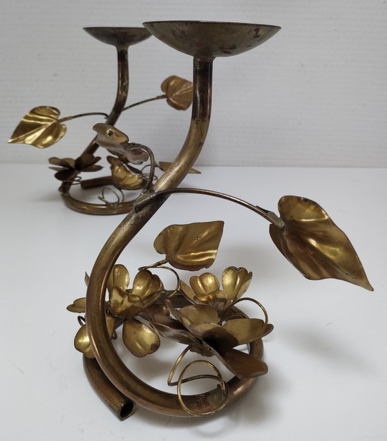 Image 1 of coppia di candelieri in ottone con decoro floreale vintage